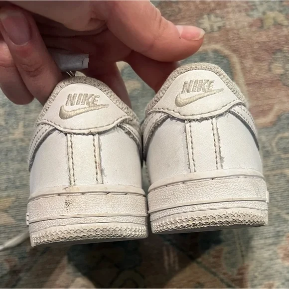 Kids Nike Air Jordan size 9 - Picture 2 of 4